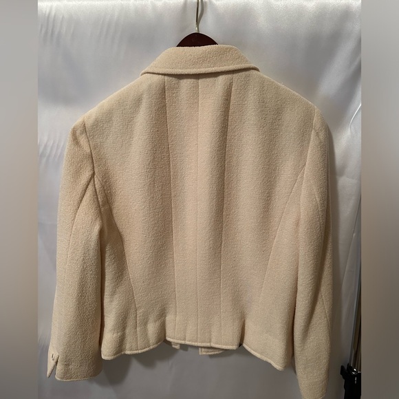 Chanel Cream Bouncle Wool Suit Eu 42 - Picture 2 of 11